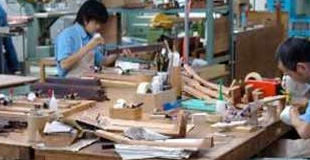 พาเที่ยวโรงงาน Takamine Guitars